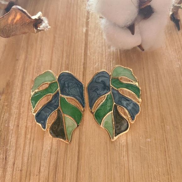 🌴🌴Beautiful Palm Leaf Earrings in a green marble Color🌴🌴 - Picture 13 of 14